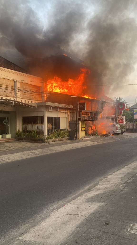 Kebakaran Ruko di Jalan Semer, Banjar Dukuh Sari, Kelurahan Kerobokan Kelod, Kecamatan Kuta Utara Tgl 27 September 2023